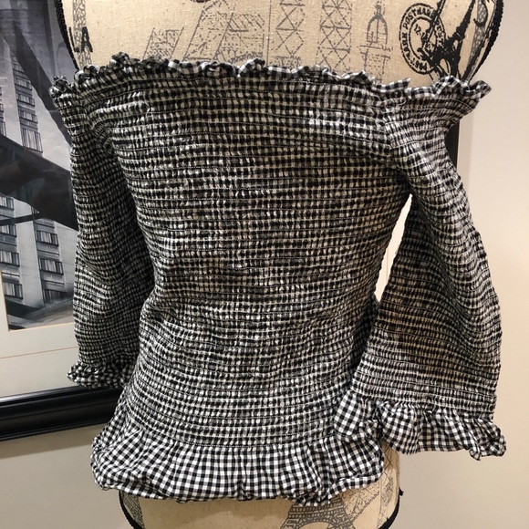 EUC Women’s DEX Black & White Gingham Cold Shoulder Top - Picture 2 of 5
